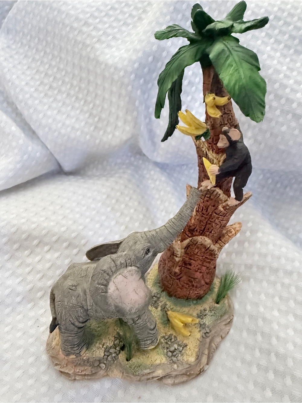2011 Enesco Tuskers Helping Hands Elephant & Chimpanzee Figurine CA02174